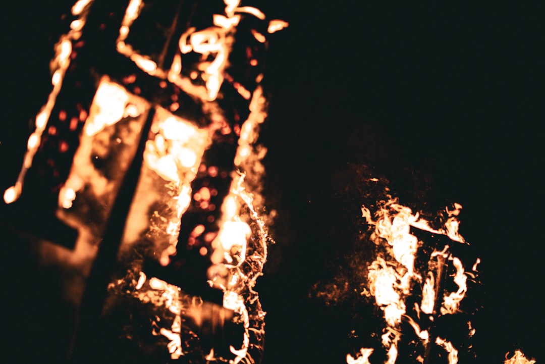 El Fuego en tus Sueños: Un Mensaje del Alma y del Más Allá