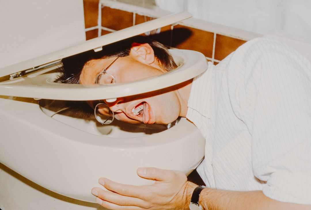 El Vómito en los Sueños: Purga del Alma y Mensajes del Más Allá